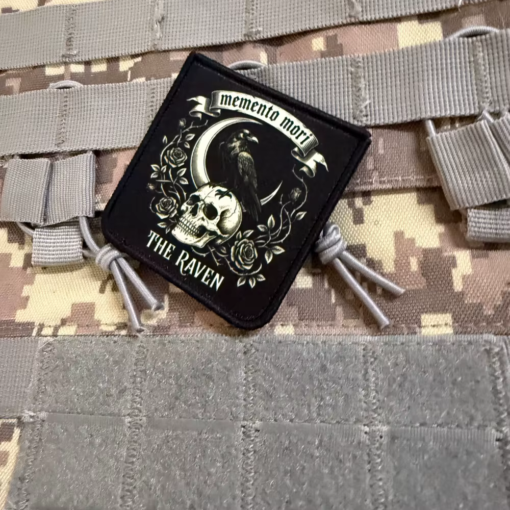 Parche táctico Memento Mori – Calavera de cuervo con velcro