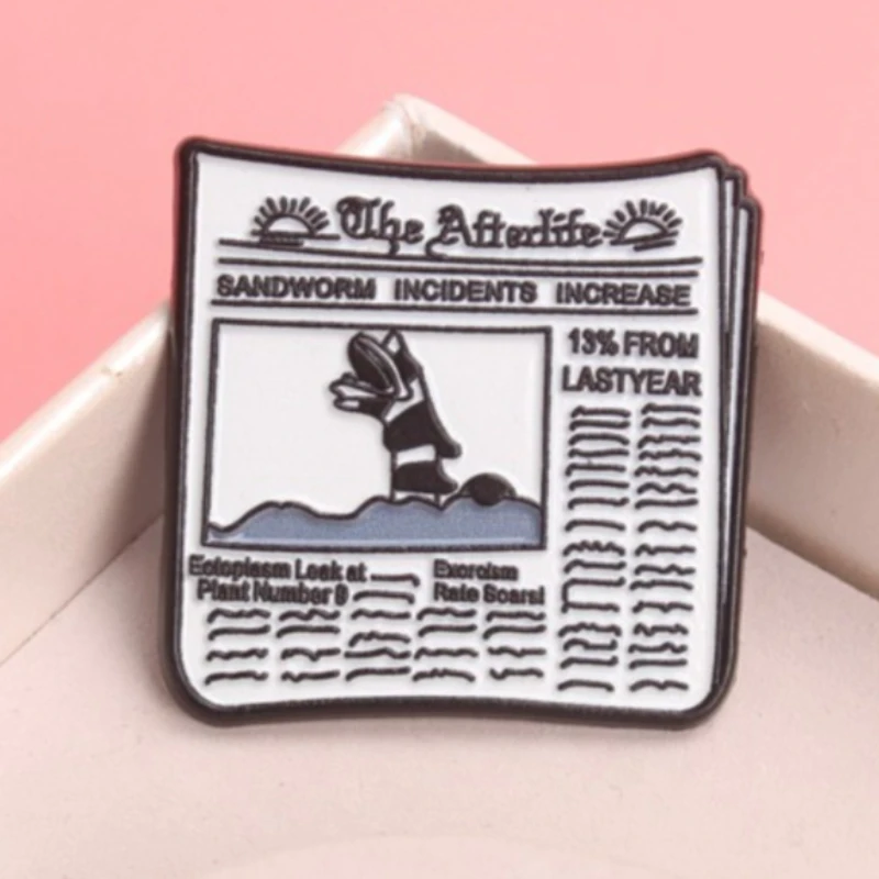 Pin esmaltado de libros y gatos para amantes de la lectura - imagen 5