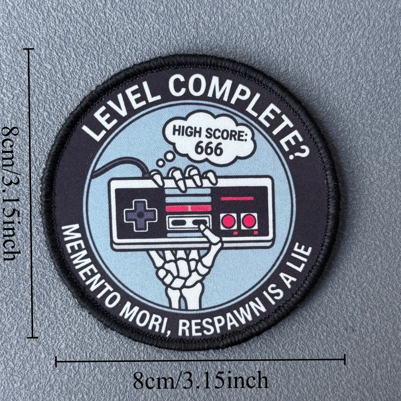 Parche táctico Memento Mori con velcro – Insignia de moral - imagen 3