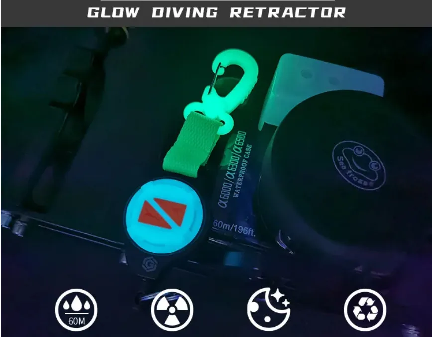 Accesorio luminoso con cuerda retráctil para buceo