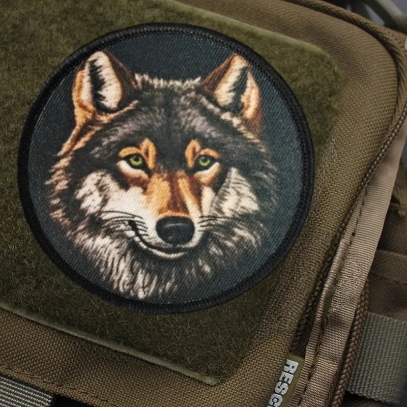 Parche táctico velcro cabeza de lobo – Brazalete combate MOLLE - imagen 2