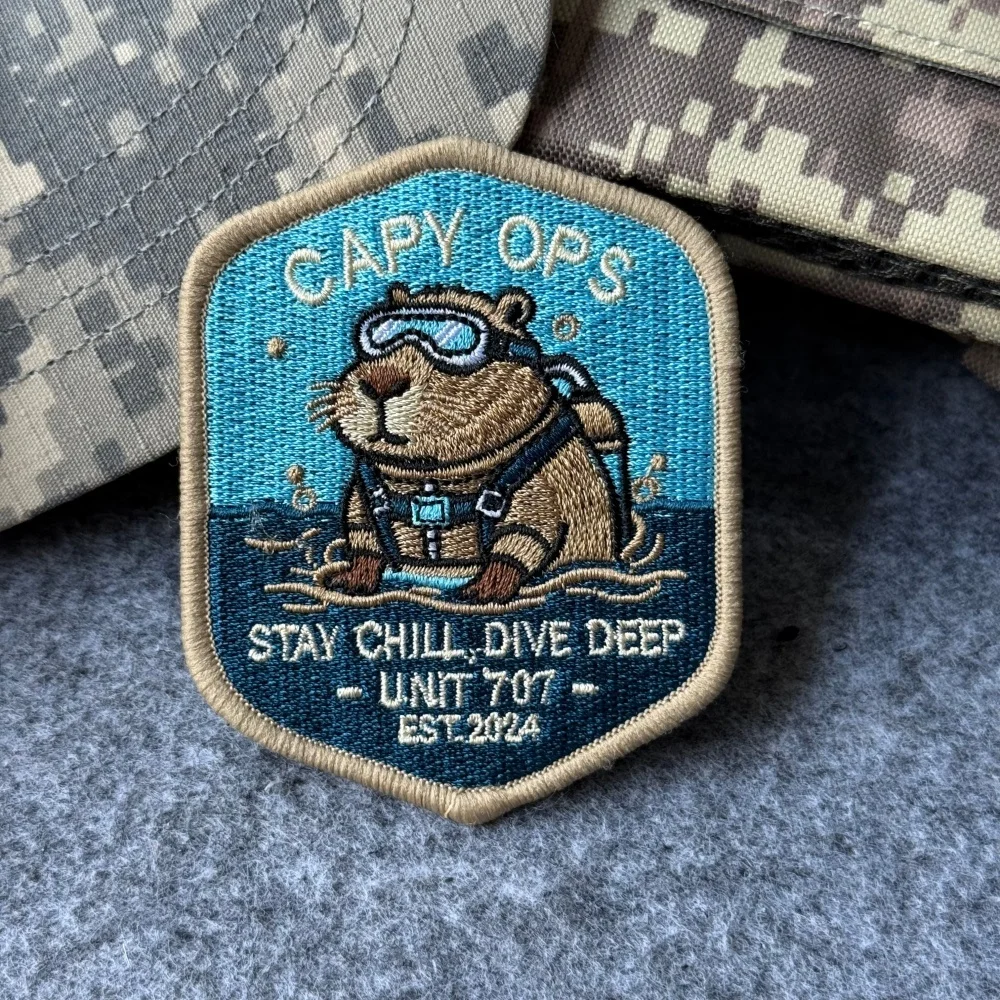 Parche táctico bordado capibara Capy Ops con velcro - imagen 2