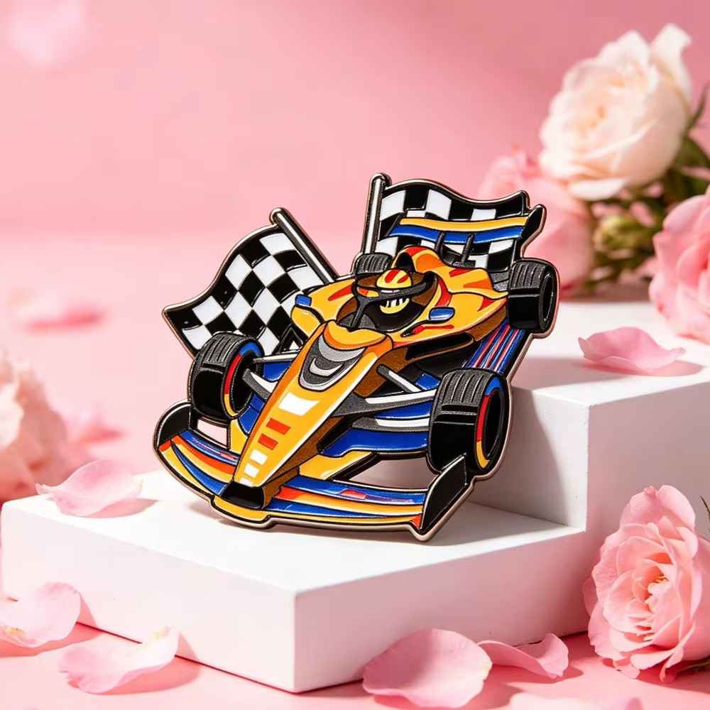 Insignias esmaltadas coche de carreras con bandera a cuadros - imagen 2