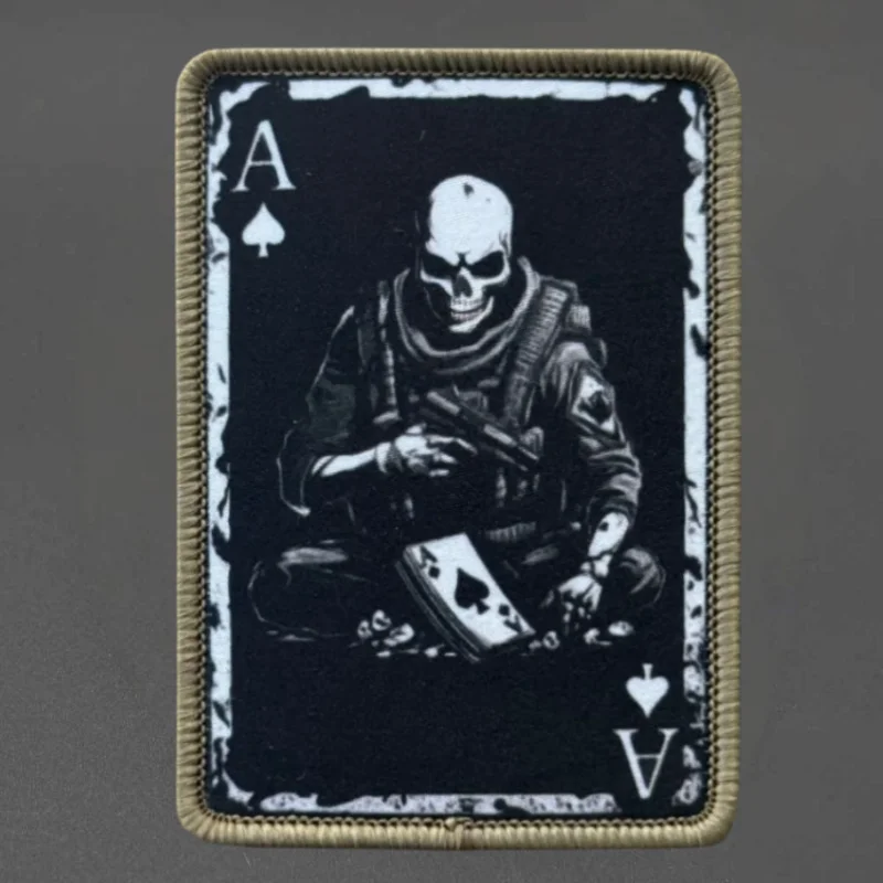 Parche táctico calavera Ace Spades con velcro para mochila - imagen 3