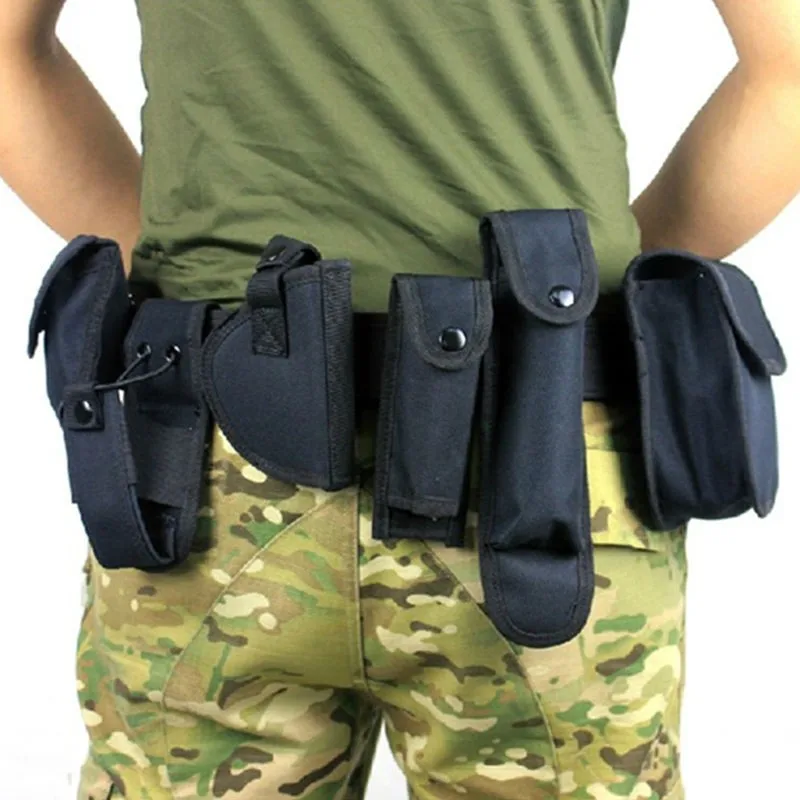 Cinturón táctico con accesorios colocados