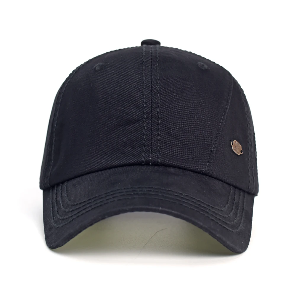 Detalle de la gorra con acabado de algodón lavado