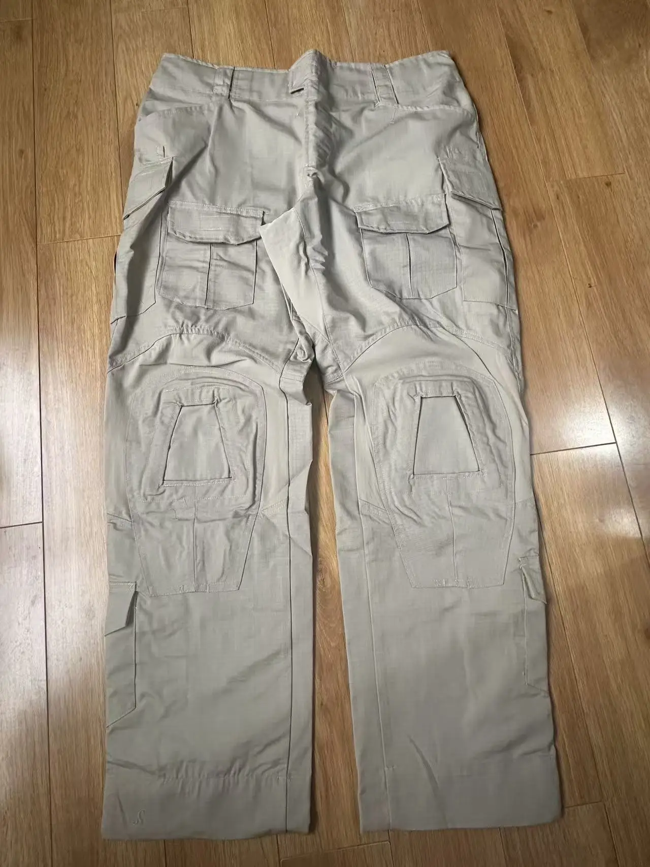 Pantalones tácticos exteriores Khaki con rodilleras integradas - imagen 5