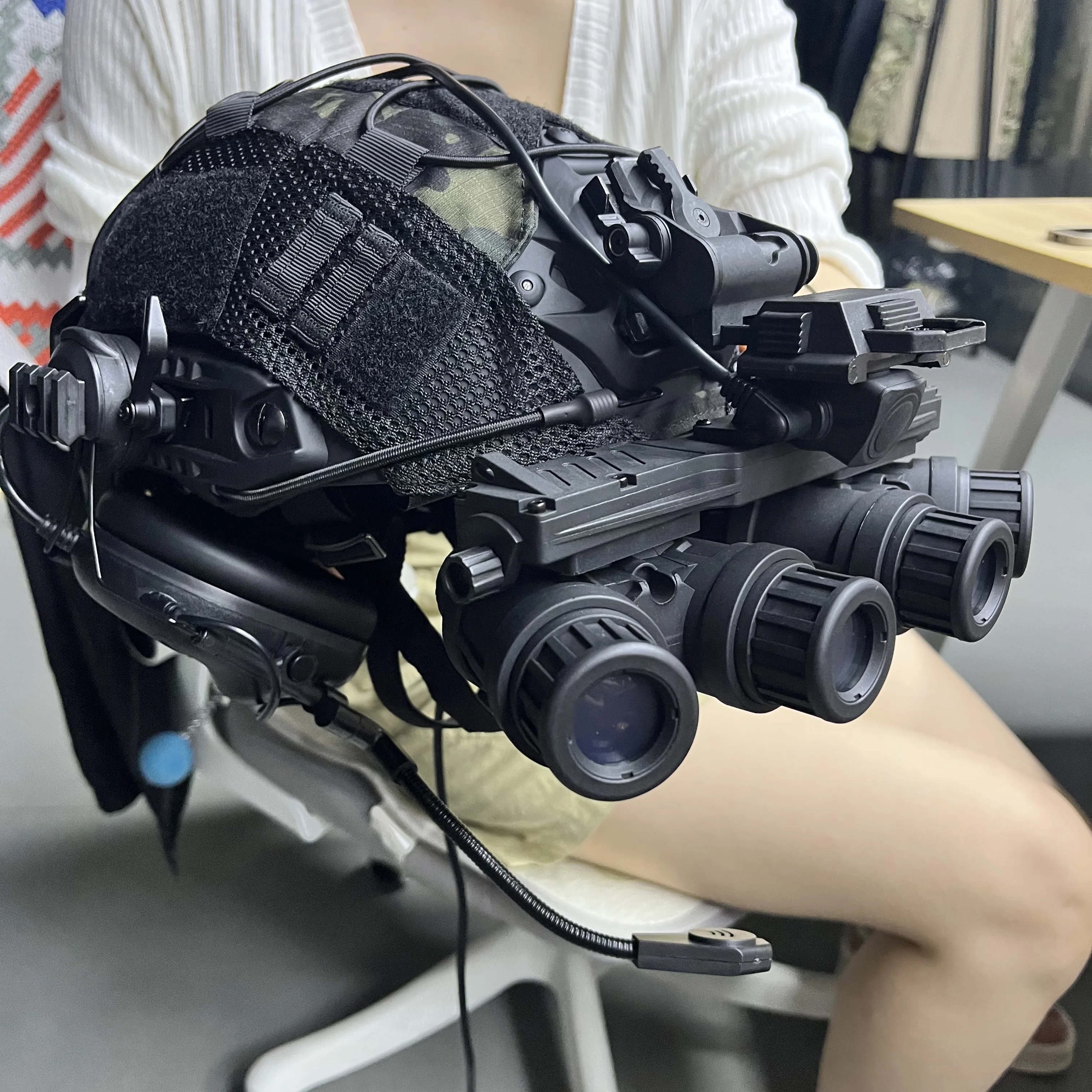Detalle del equipo y accesorios incluidos en el set