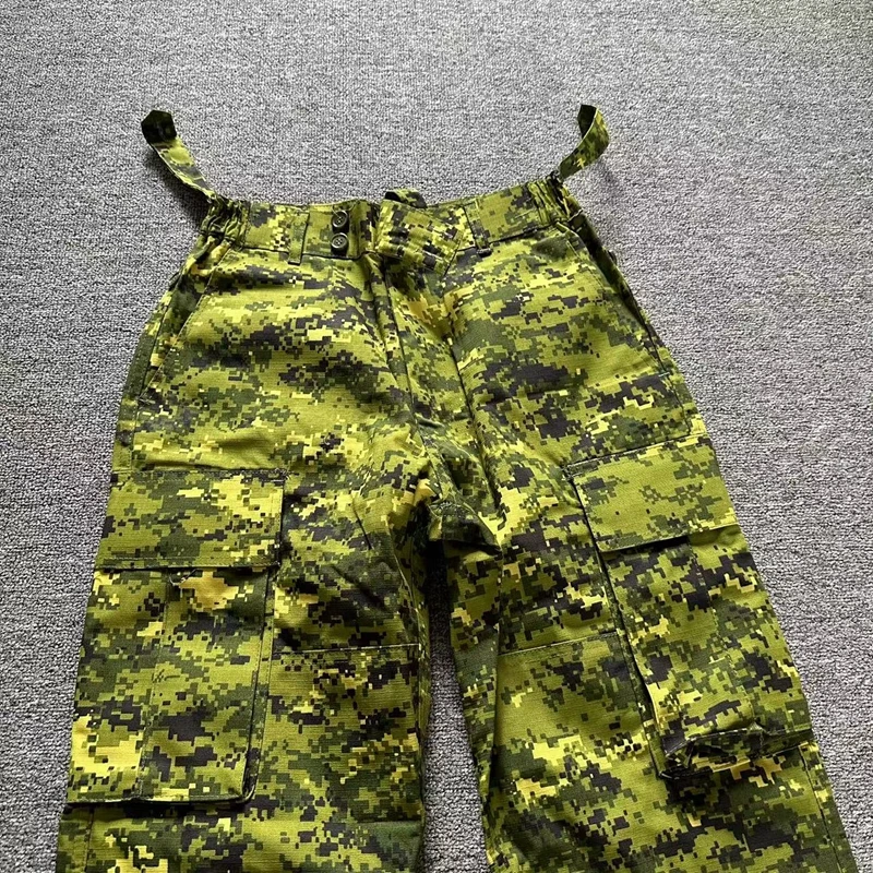 Diseño de camuflaje y caída del pantalón