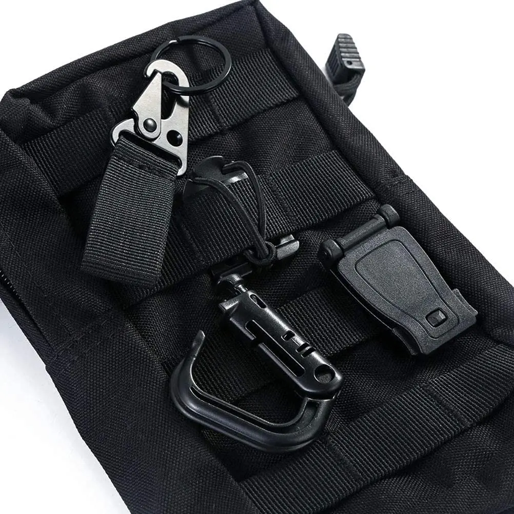 Detalle de hebra Molle y clip en uso