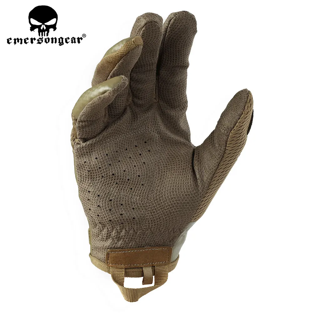 Guantes en uso táctico