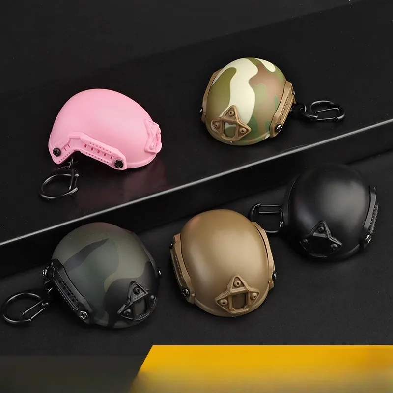 Llavero táctico abrebotellas mini con casco y colgante de mochila - imagen 5