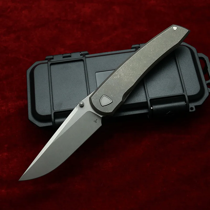 Cuchillo en uso y estilo EDC