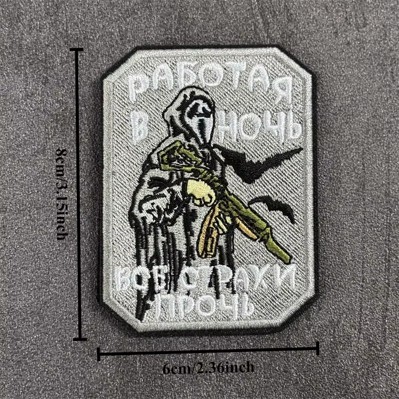Parche bordado cráneo con pistola – Táctico para ropa militar MOLLE - imagen 2