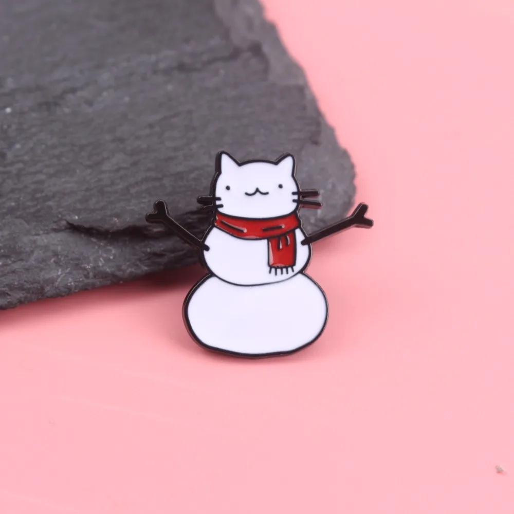 Pin esmaltado gato muñeco de nieve broche invierno rojo - imagen 3