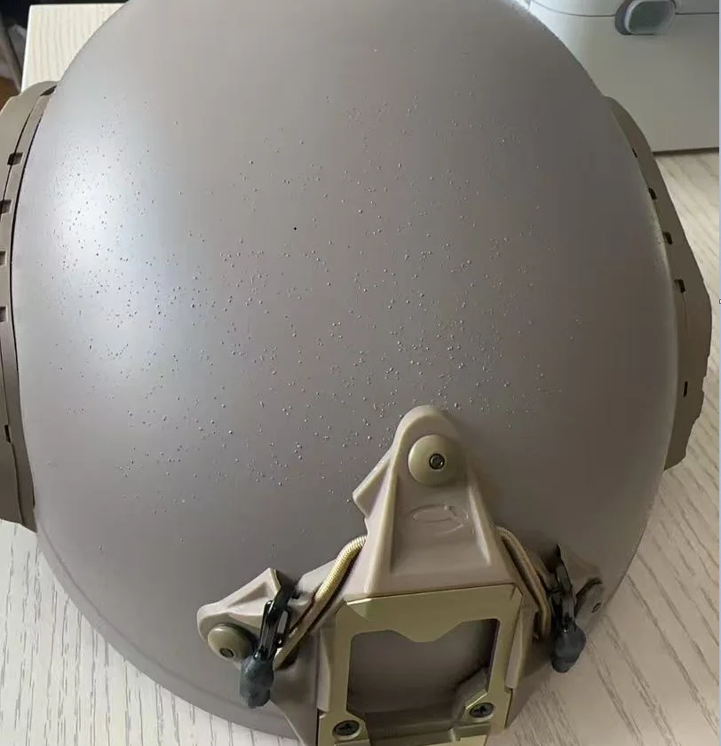 Vista frontal del casco táctico