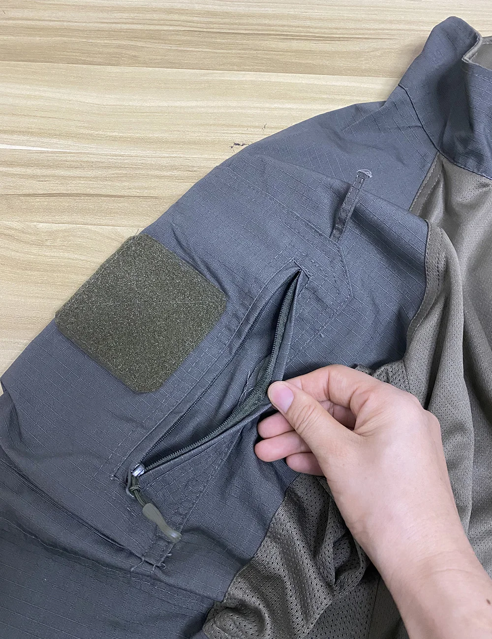 Aspecto del uniforme de manga larga para campo