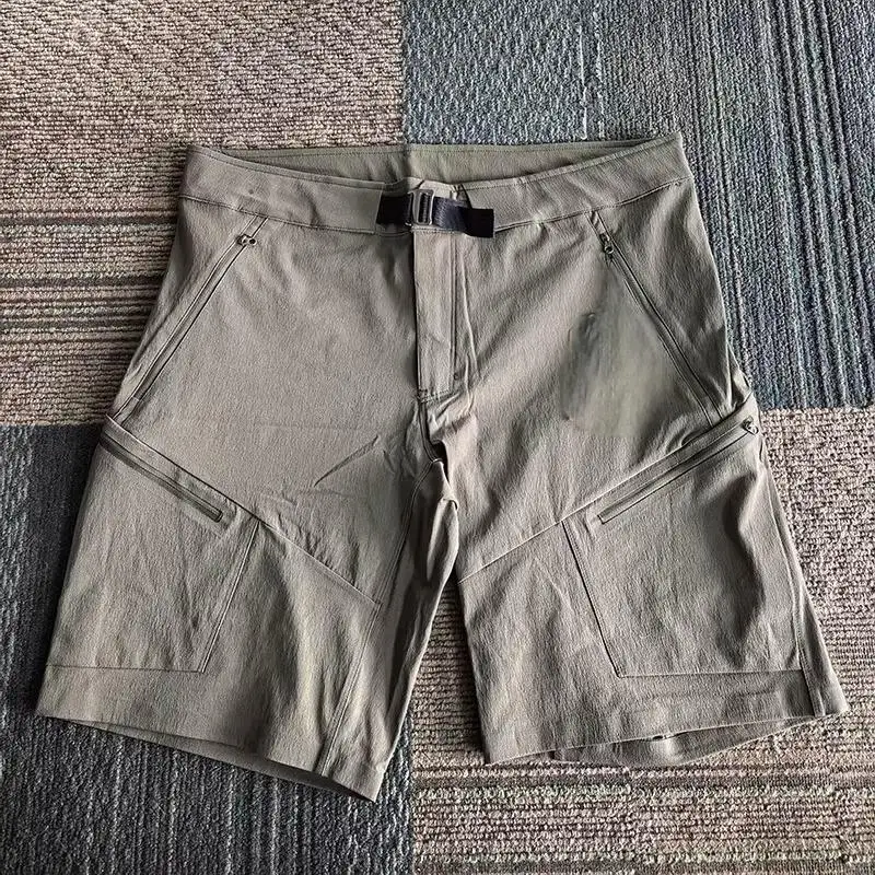 Uso en sendero boscoso con mochila ligera