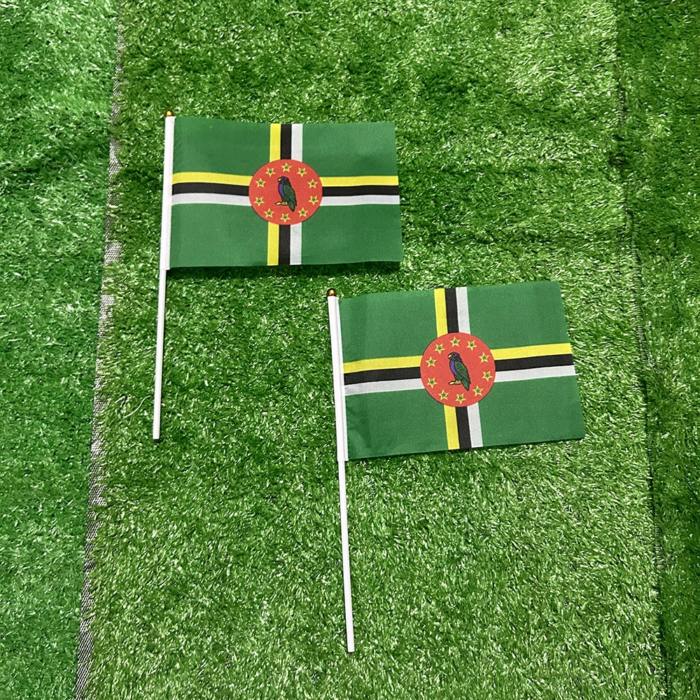 Bandera de Dominica de mano 21x14cm con mástil plástico - imagen 2