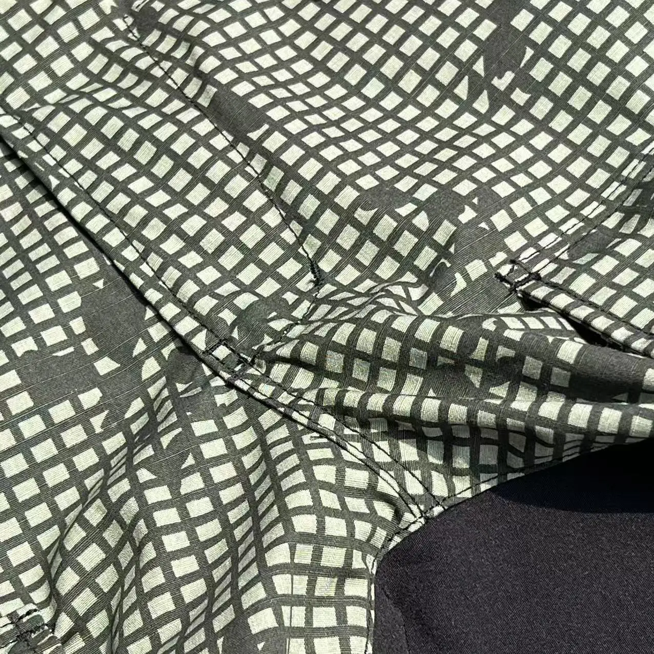 Pantalones tácticos Tom GEN3 en uso outdoor