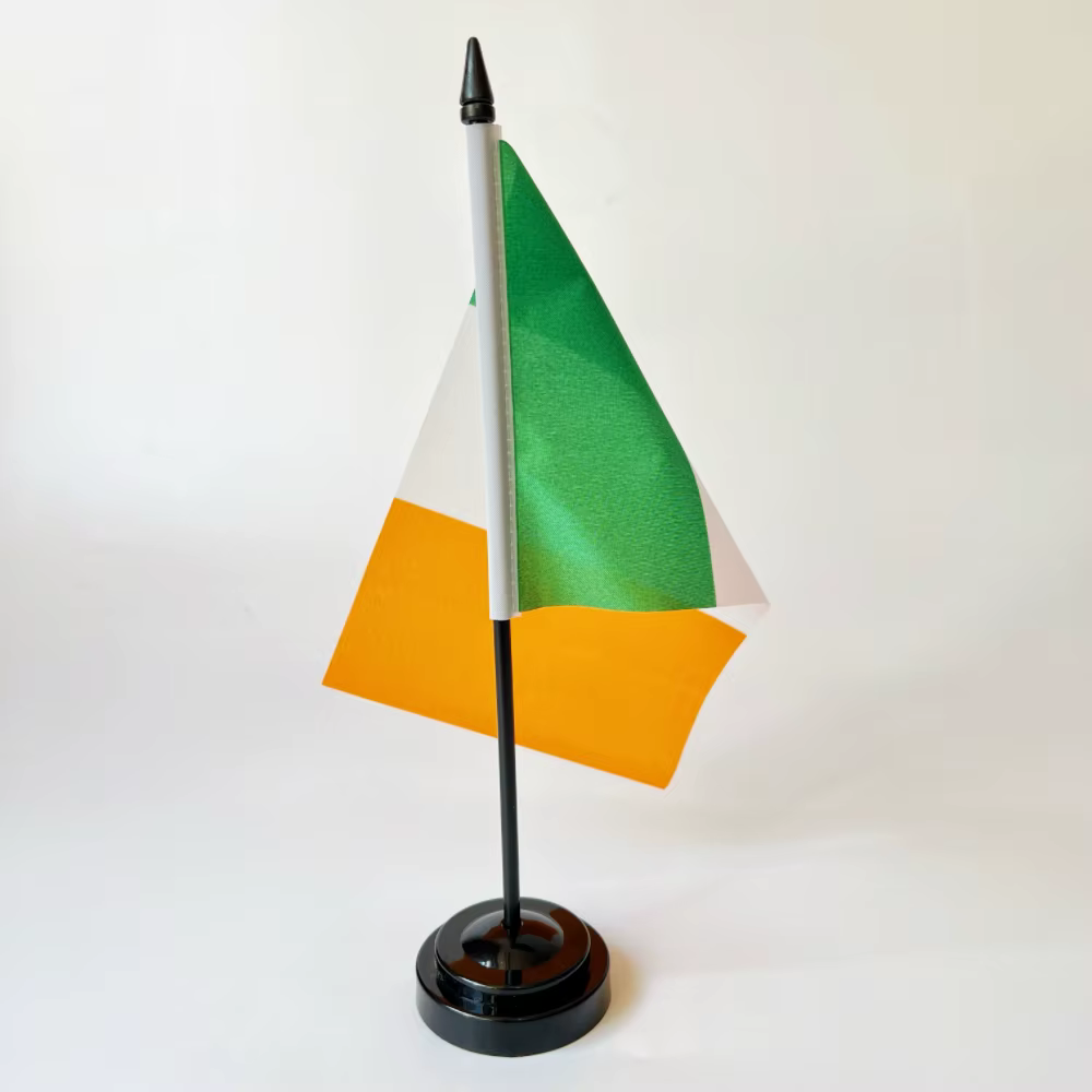 Detalle de colores y siglas de la bandera irlandesa