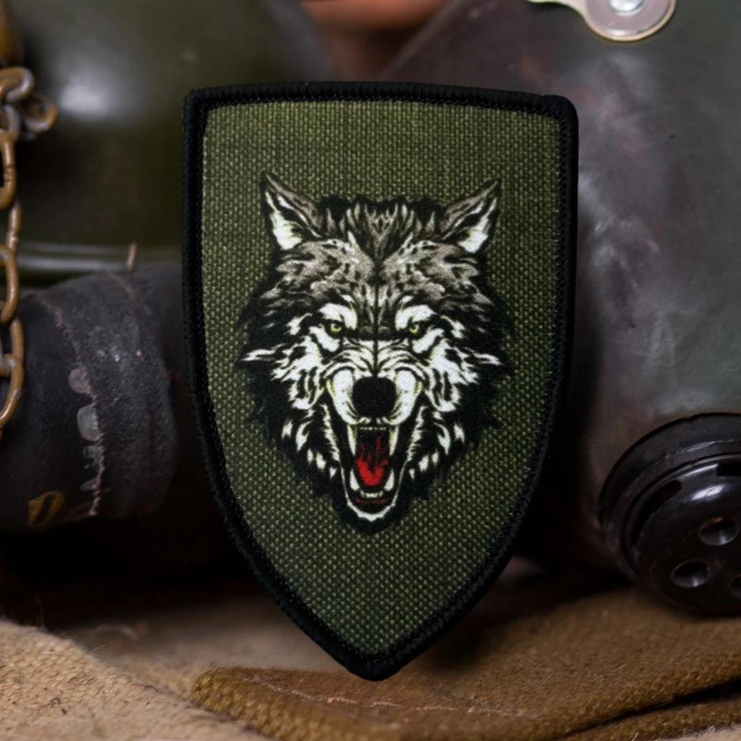 Parche lobo Chevron táctico – Velcro para uniforme o mochila - imagen 2