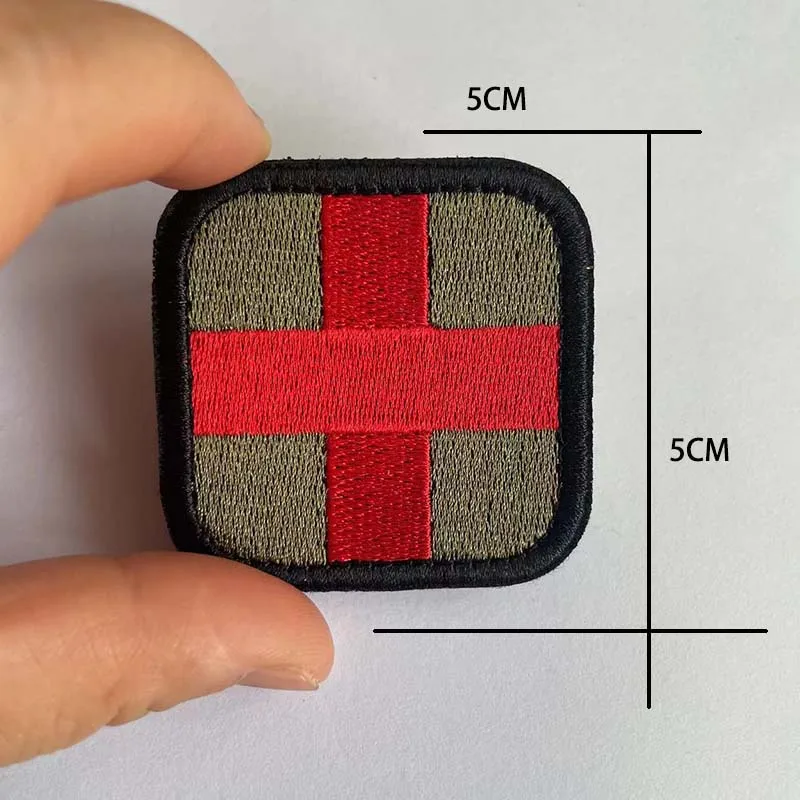 Brazalete de médico con insignia cruzada
