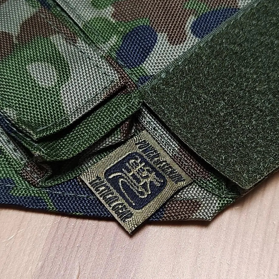 Brazalete táctico impermeable nylon camuflaje moteado - imagen 5