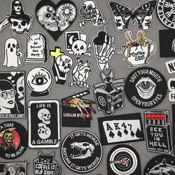 Parche planchable calavera punk negro blanco bordado estilo táctico