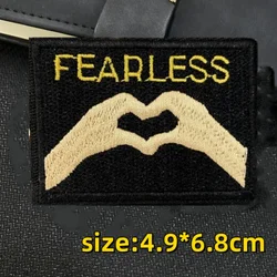 Parche tactico bordado Fearless Love - gancho y bucle, insignia moral