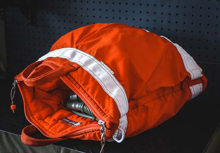 Bolsa táctica gruesa para casco con sujeción colgante anticolisión - imagen 4