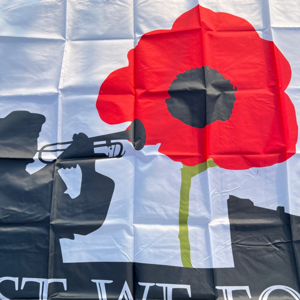 Bandera Día del Recuerdo con amapola – Costura reforzada - imagen 3