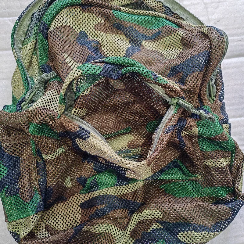 Malla y tejido en mochila exterior
