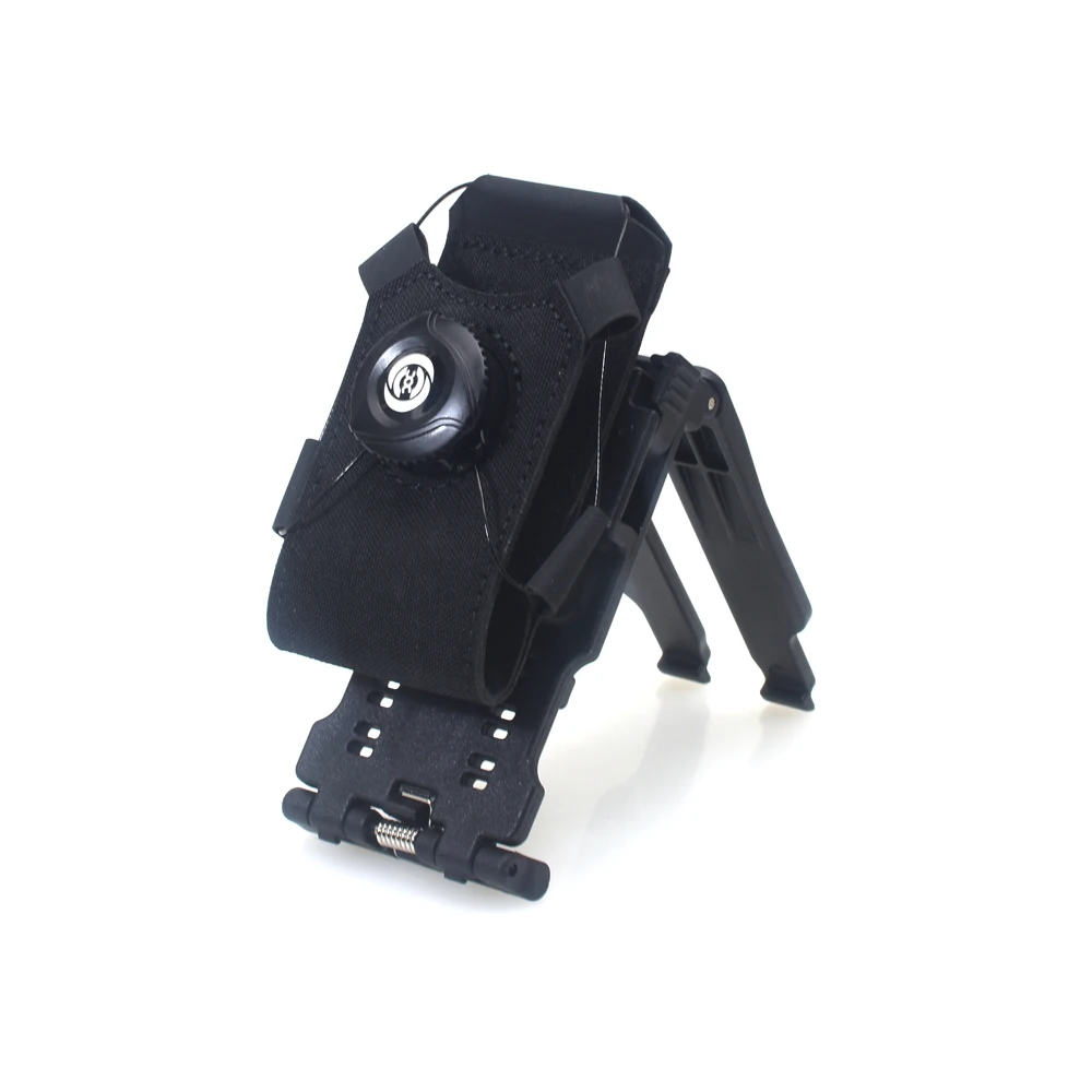 Vista frontal del accesorio MOLLE con cubierta protectora para grabadora