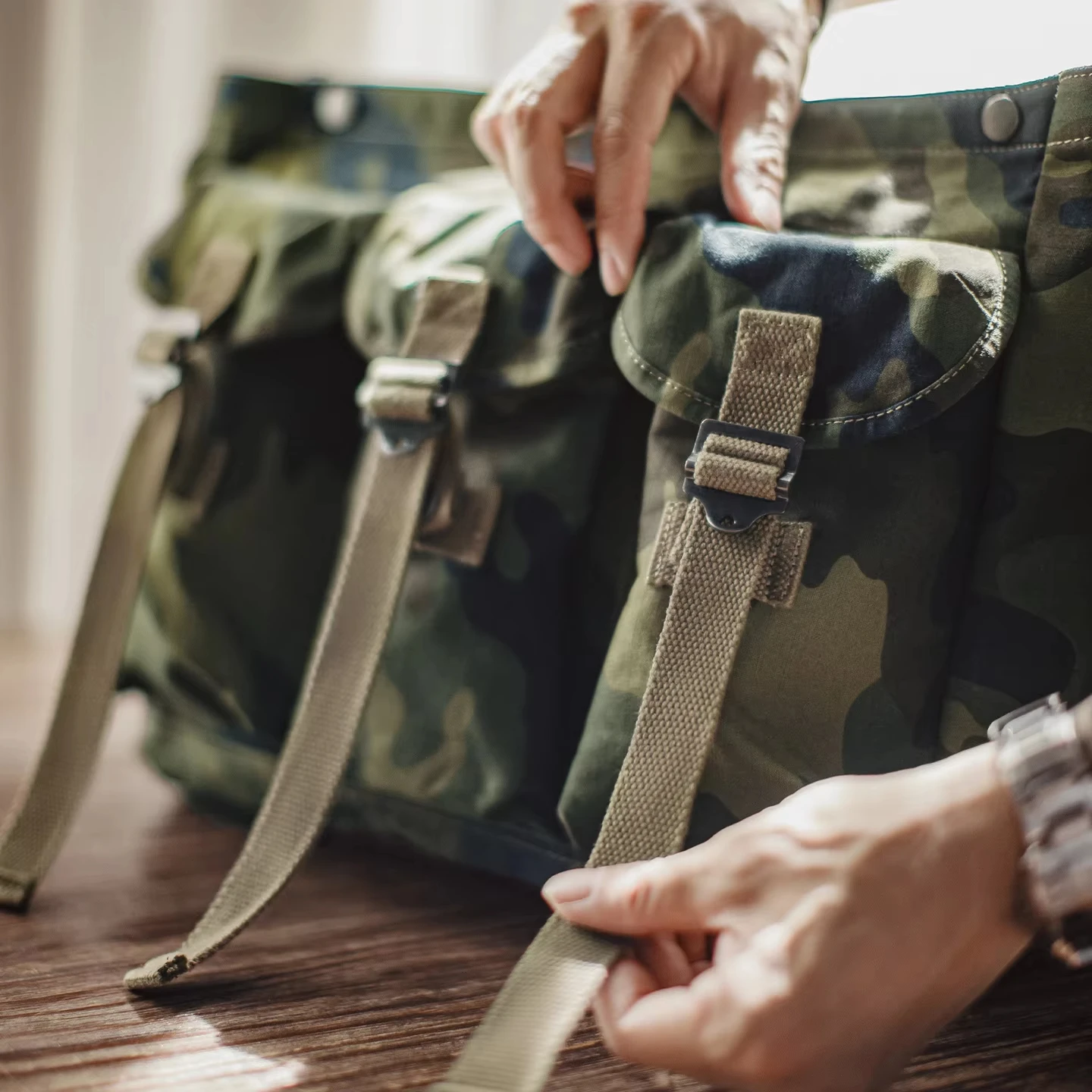 Bolsa táctica bandolera de gran capacidad para exterior y tiro