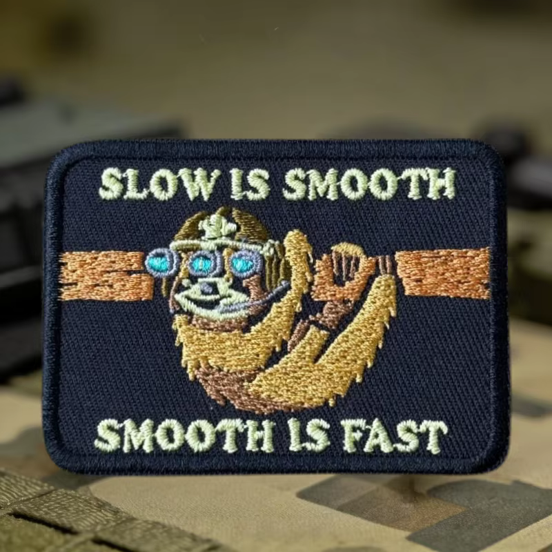 Parche táctico bordado Slow Is Smooth, Fast con gancho y bucle - imagen 4