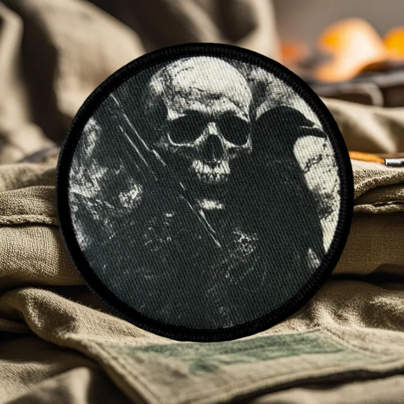 Parche moral táctico cuervo y calavera con velcro para mochila - imagen 5