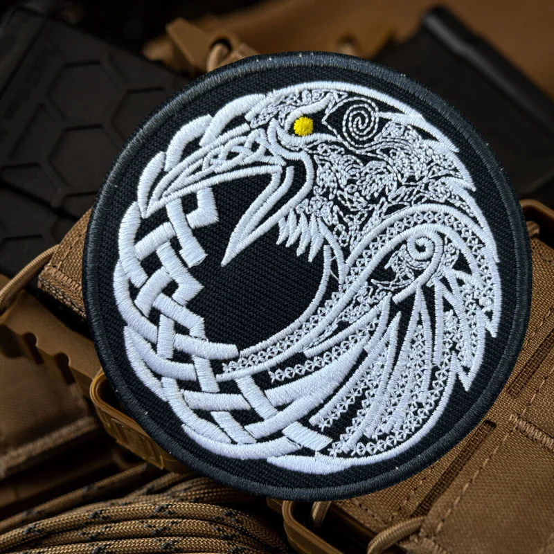 Parche militar vikingo con cuervo – Velcro MOLLE para mochilas - imagen 5
