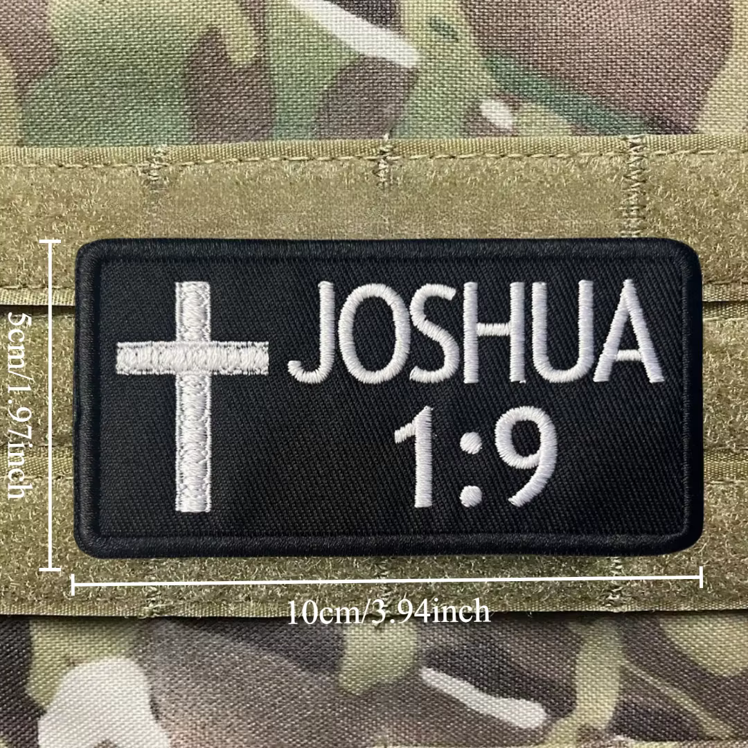 Parche táctico Josué 1:9 bordado en fondo verde oscuro