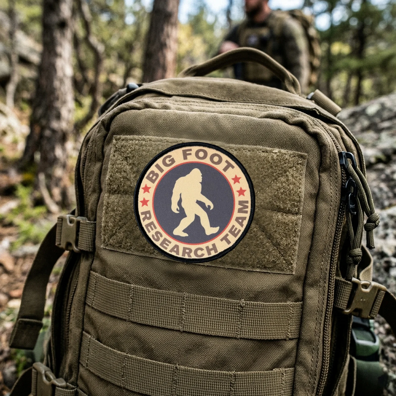 Parche táctico de huella Bigfoot con velcro para mochila - imagen 2