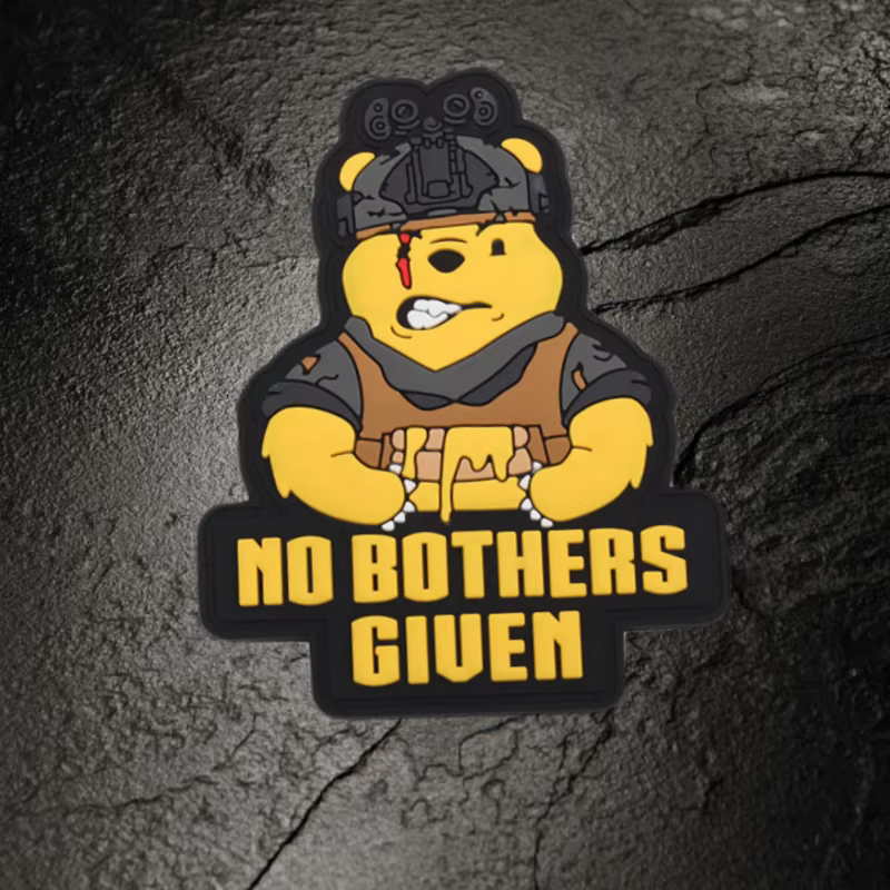 NO BOTHERS GIUEN brazalete táctico oso PVC – Velcro para mochila - imagen 4