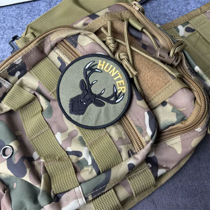 Parche bordado táctico HUNTER en detalle