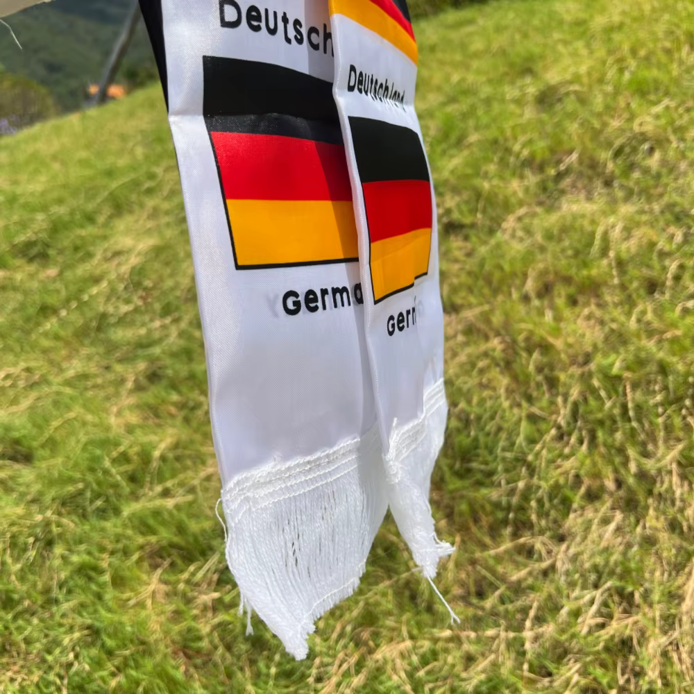Bufanda usada como banderín en un evento