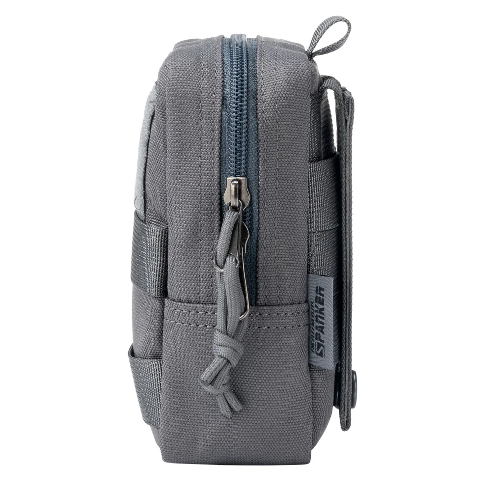 Detalle de costuras y sistema Molle