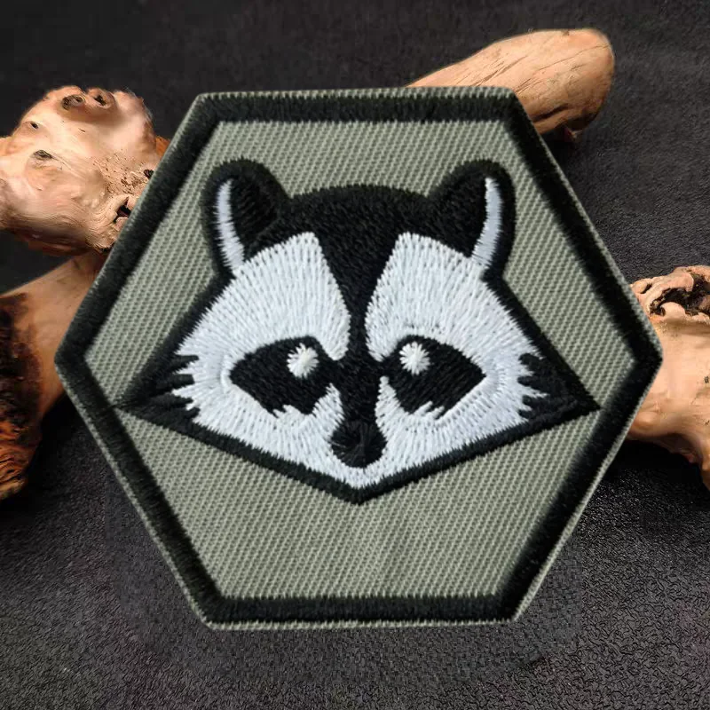 Parche bordado 3D de mapache táctico para chaleco y mochila - imagen 3