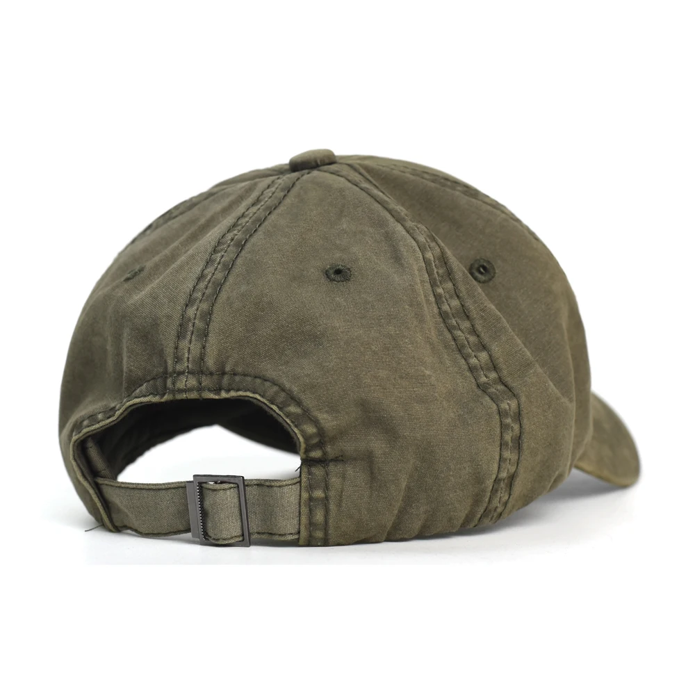Detalle de gorra ajustable estilo retro