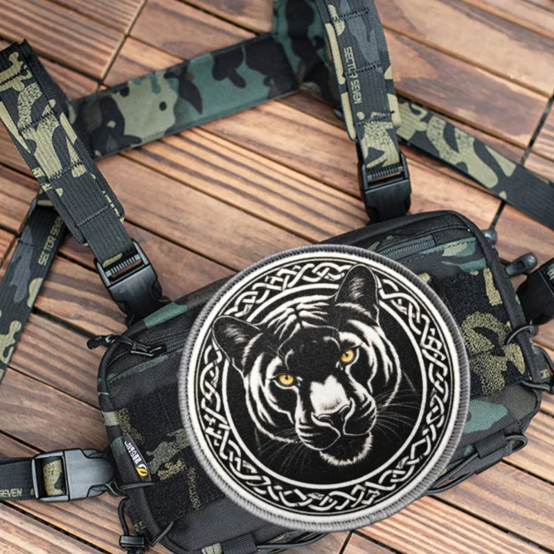 Parche de tigre bordado con diseño realista