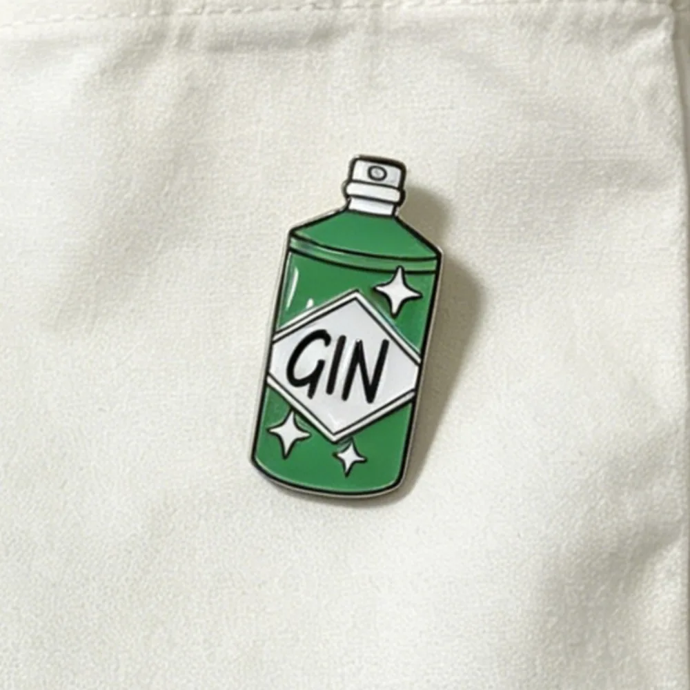 Broches esmaltados Gin Tonic con botella – accesorios para bolso