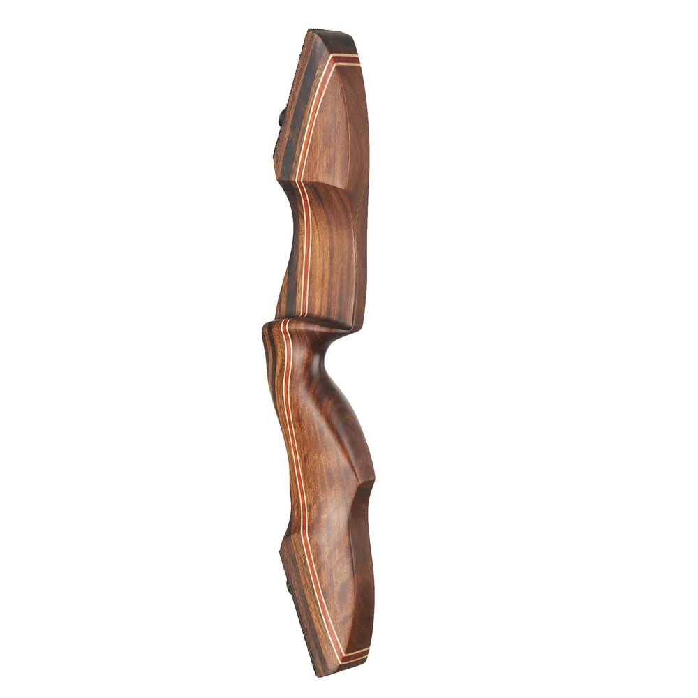 Arco recurvo TOPARCHERY en posición de disparo