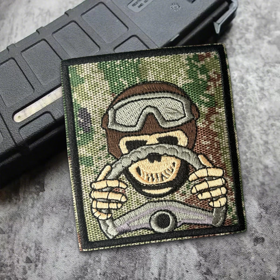 Parche bordado táctico calavera estilo off-road para coche – velcro - imagen 3
